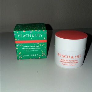 Peach & Lily Matcha Pudding Antioxidant Cream - Green and White